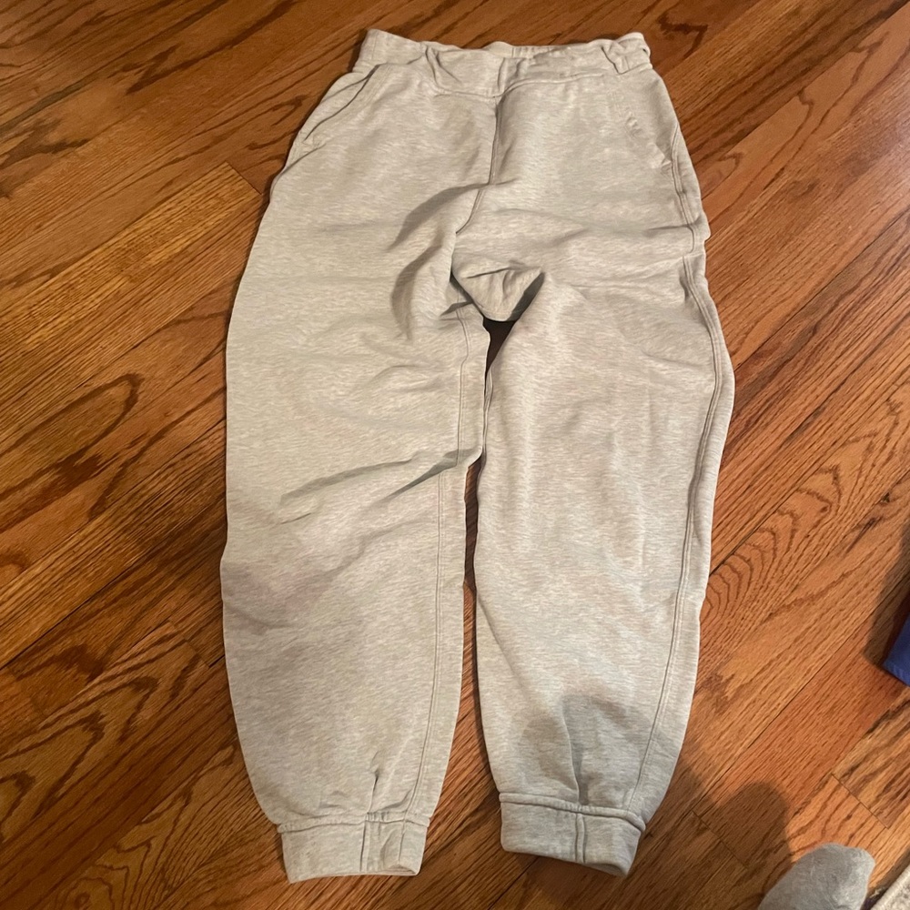 Lululemon heathered grey relaxed jogger